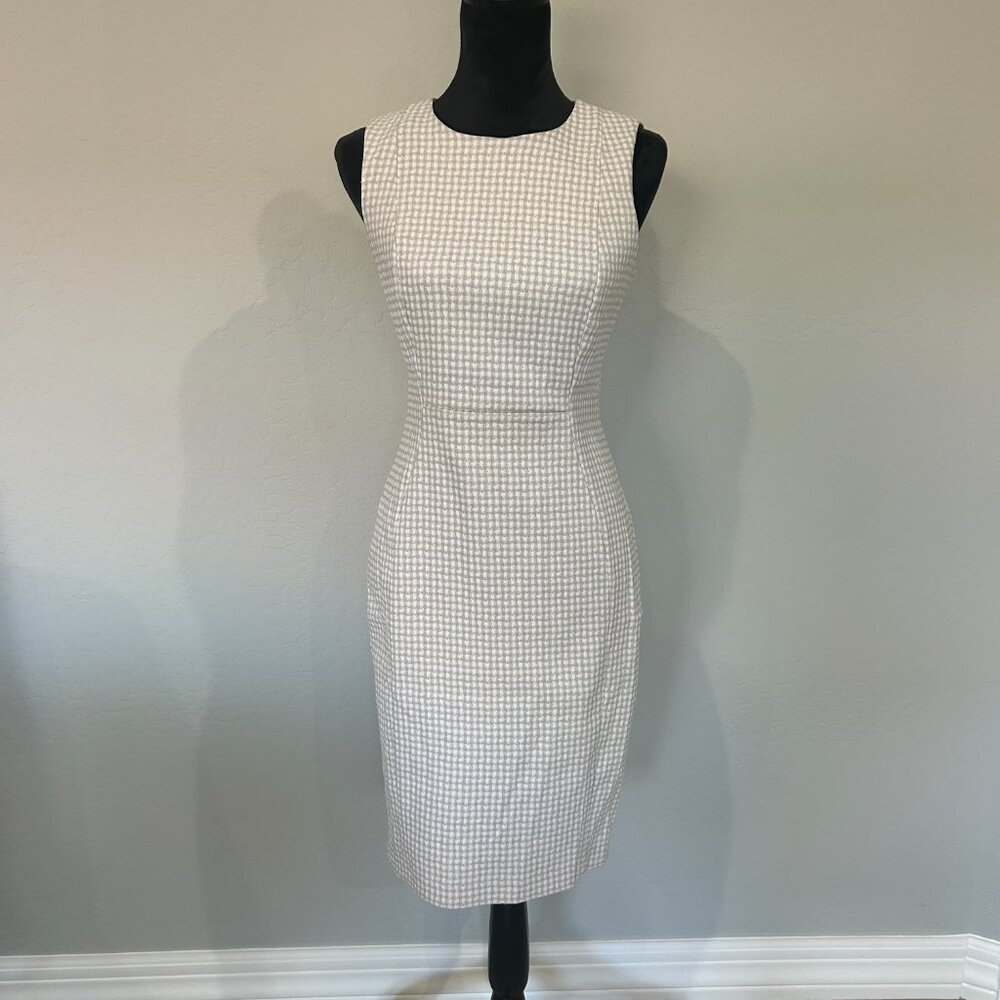 Calvin Klein Women's Sleeveless Sheath Dress in Tan and White, Size 8 - Picture 2 of 4
